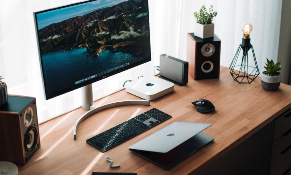 3-minimalist-desk-setups-entry-header-opt 3-minimalist-desk-setups-entry-header-opt
